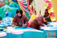 山西上党:赶制花灯 年味渐浓